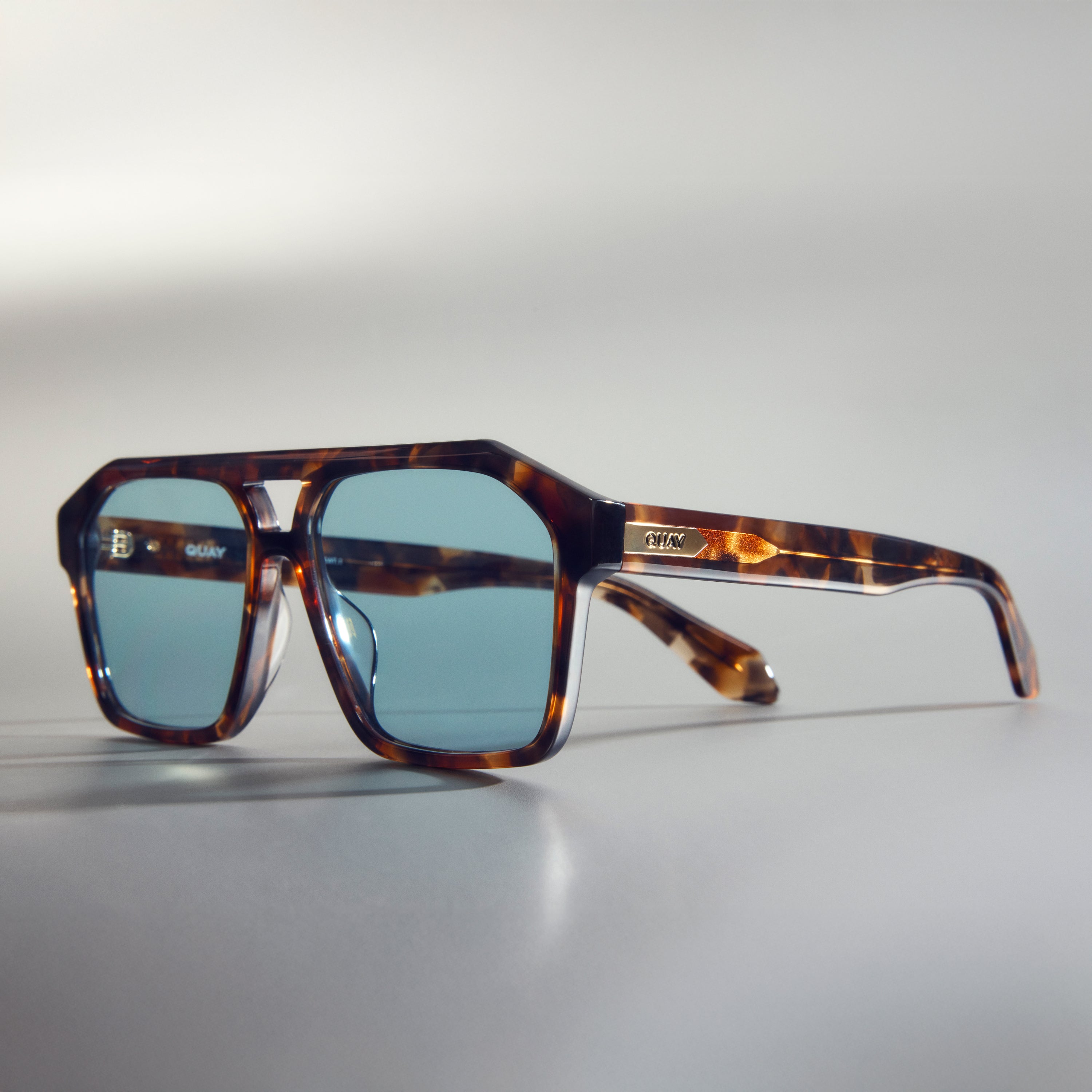 SOUNDCHECK Quay Australia Tortoise Sunglasses with Black Case by Quay Australia HARDWIRE POLARIZED 126 Tortoise/Smoke Unisex  main image 2