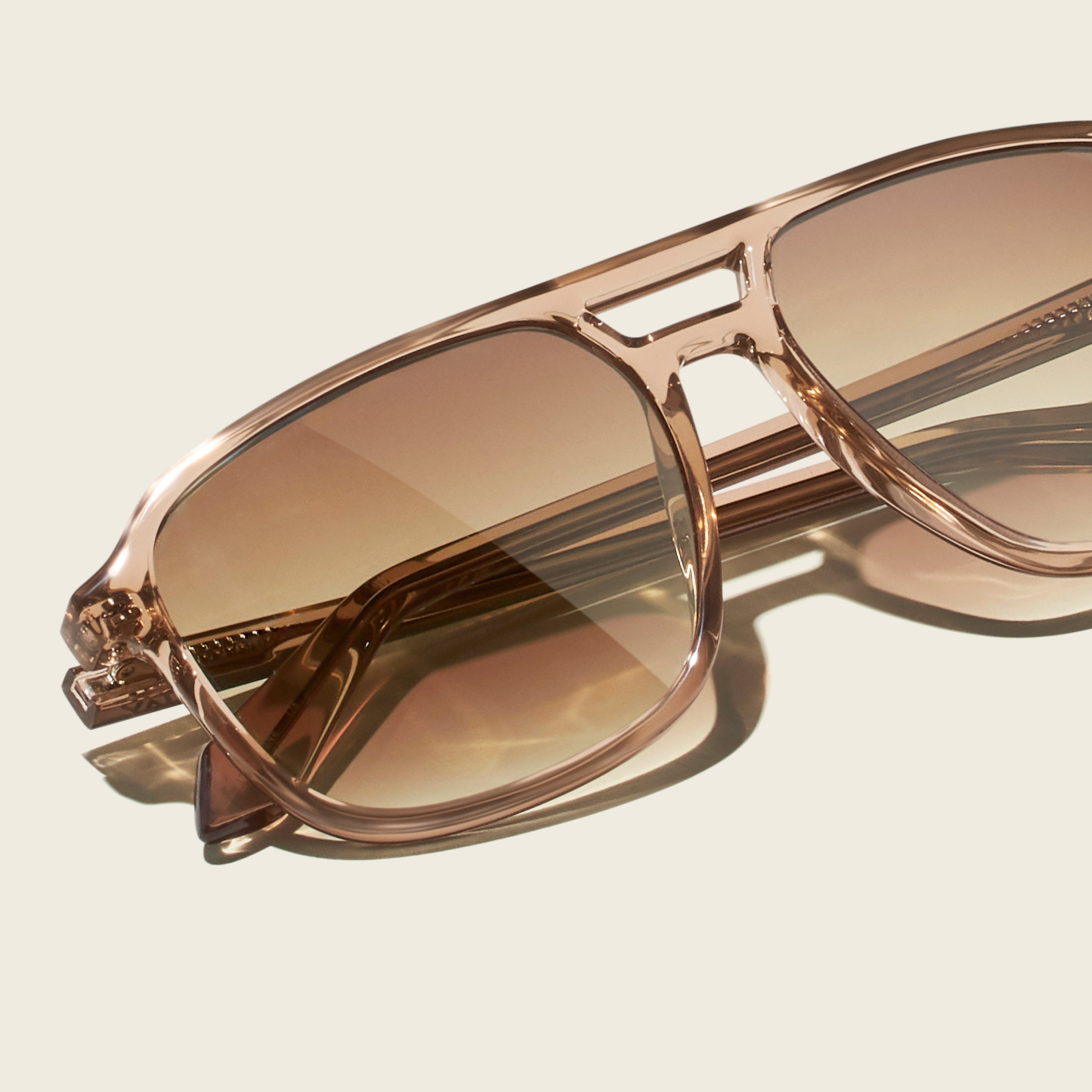 ON THE FLY Square Aviator Sunglasses with Plastic Frame – QUAY display picture 1